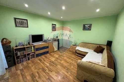 Продава се Двустаен апартамент в Шумен, Болницата - 59 кв.м за 1349 €/кв.м - Снимка #1