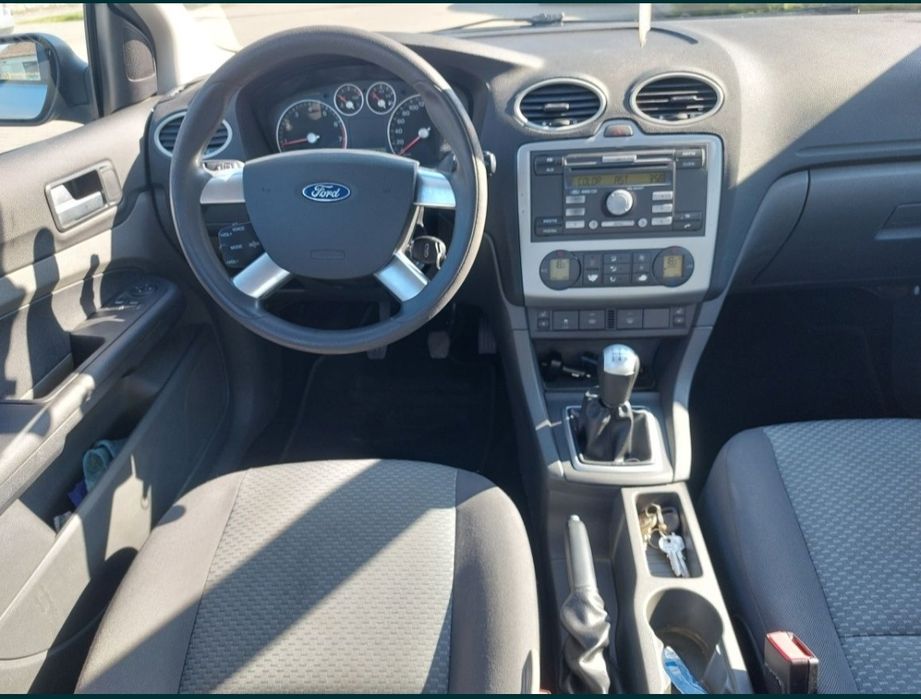Ford Focus sedan benzină