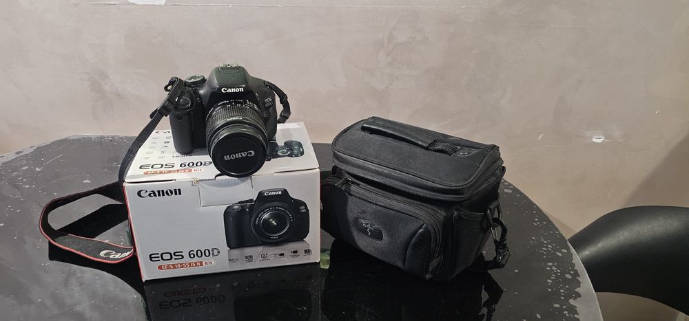Canon 600D зеркальный фотоаппарат