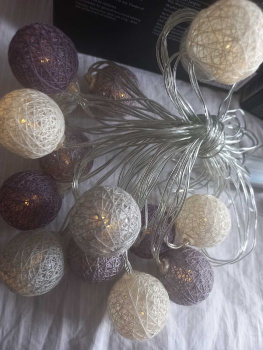 Лампички Хелоуин, коледни свещички, диско топка и др.