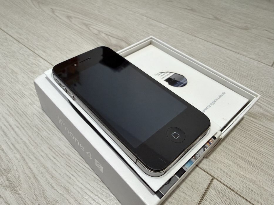 iPhone 4S 16GB + cutie