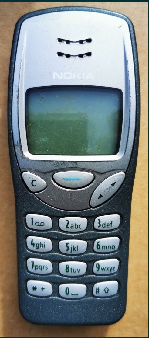 Telefon celular mobil Nokia 3210 retro vintage de colecție anii 90