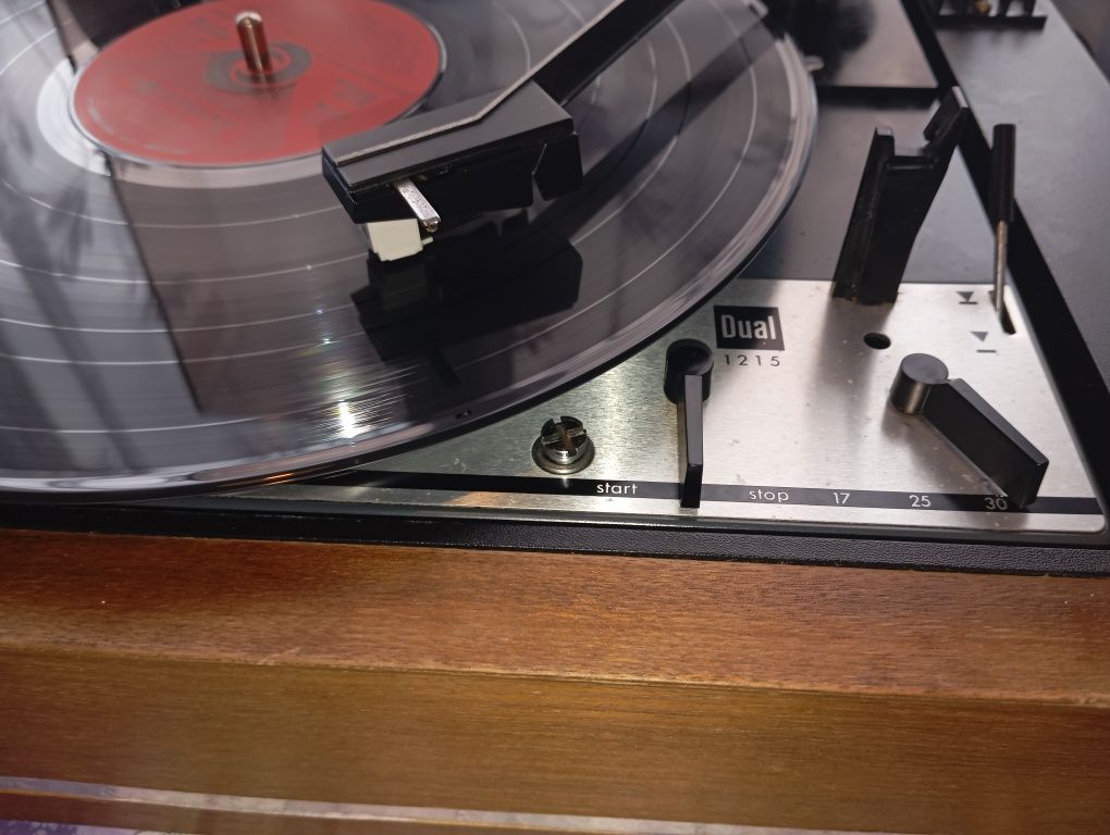 Грамофон Dual 1215