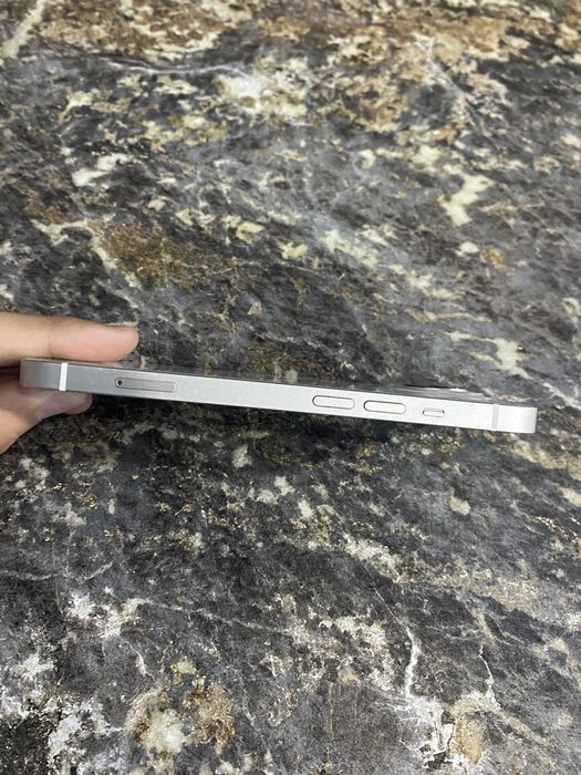 iPhone 13 в хорошем состоянии