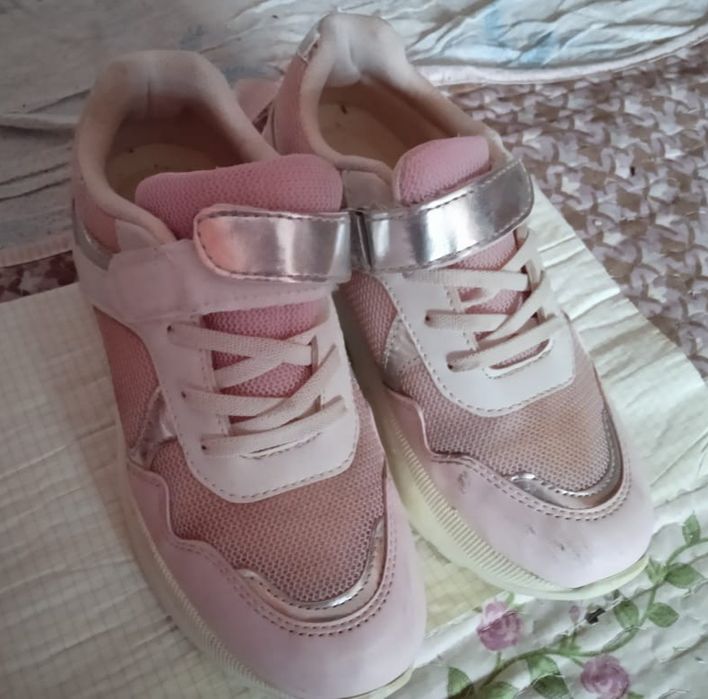 детские кроссовки