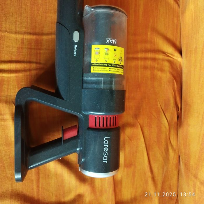 Vând aspirator vertical Laresar