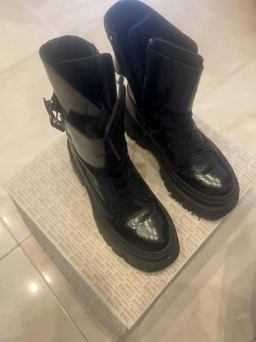 Черни кожени  стилни ботуши