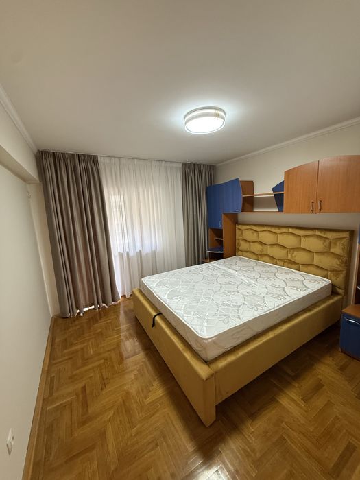 Inchiriez apartament 4 camere Centru  Vechi Craiova