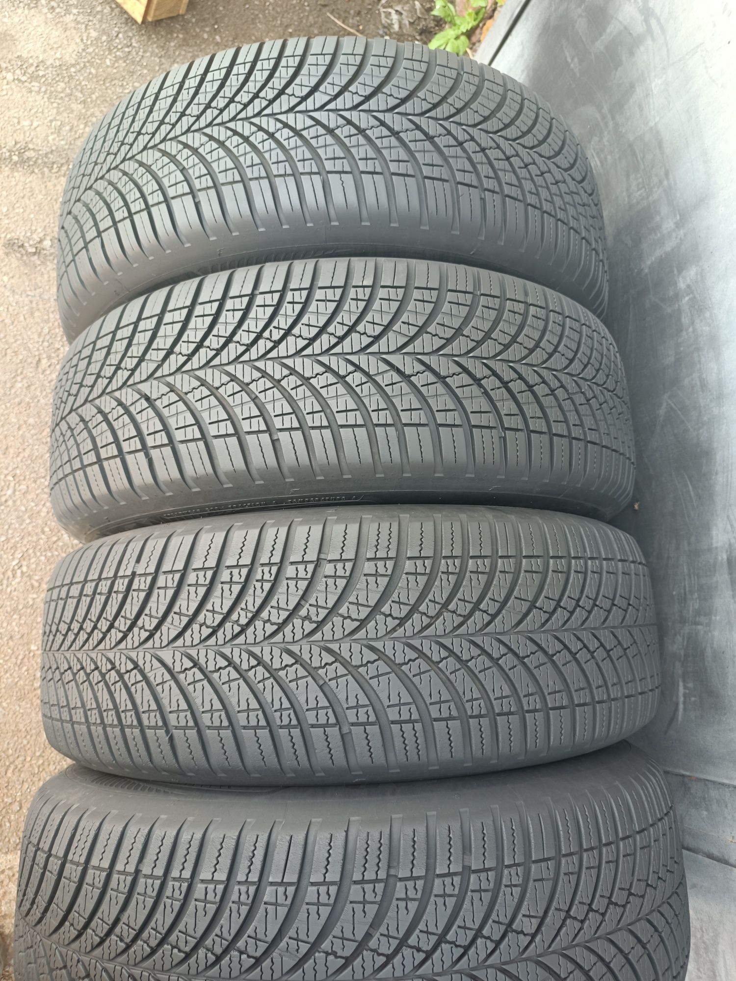 215/65/16 Goodyear Дот 2123