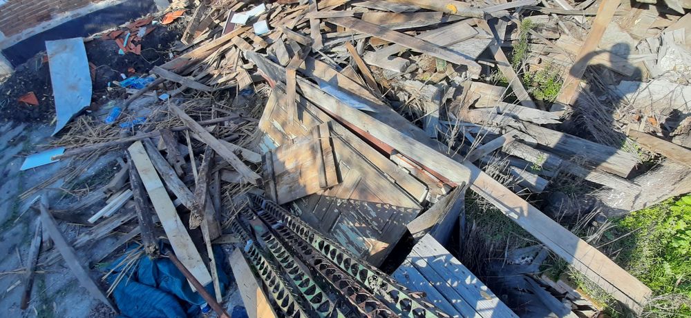 Подарявам 7-8 кубика дърва за горене или да се скълъпи нещо !!!