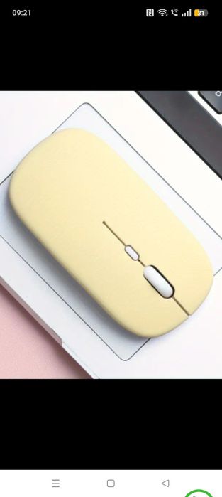 Mouse wireless funcționează cu două baterii AAA