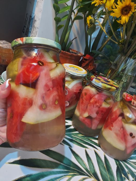 Маринованные грузди, арбузы, квашеная капуста