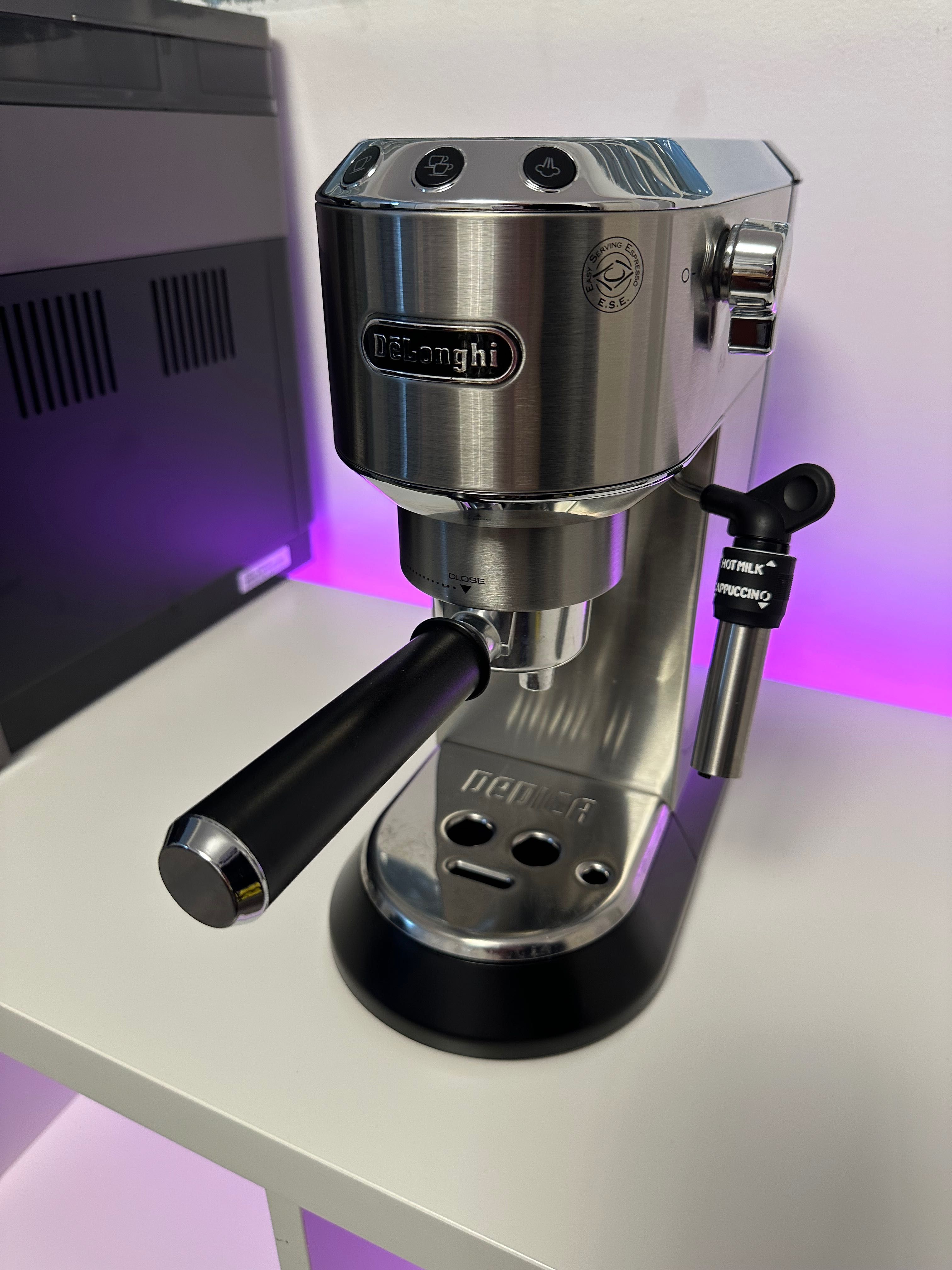 espressor cafea rasnita filtru DeLonghi Dedica EC685.M la 500ron