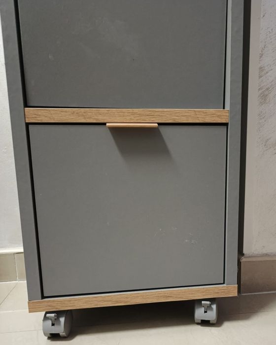 Dulap cu sertar si usi