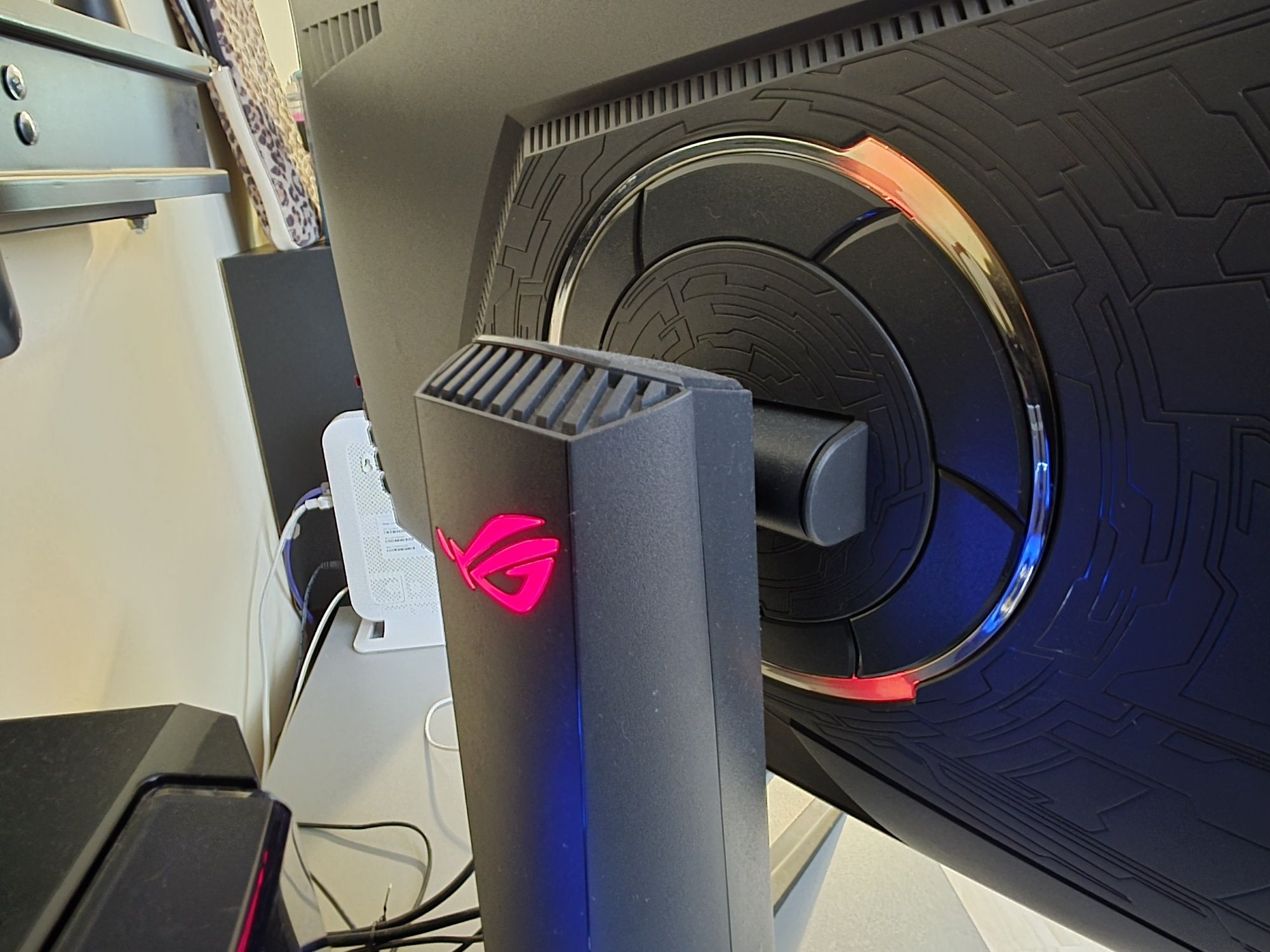 Монитор ASUS ROG Strix  черный