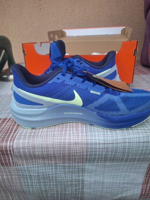 Маратонки  Nike.