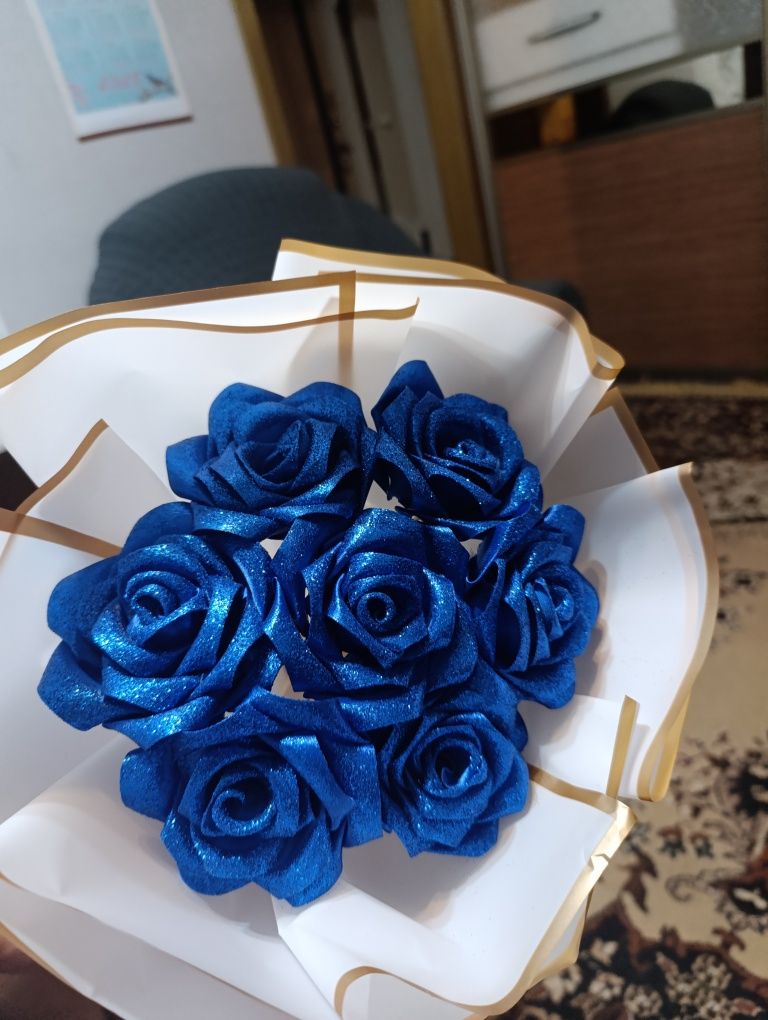 Розы из атласных лент
