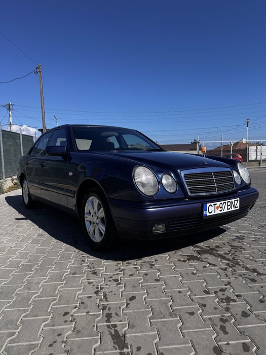 Vând Mercedes Benz E 200