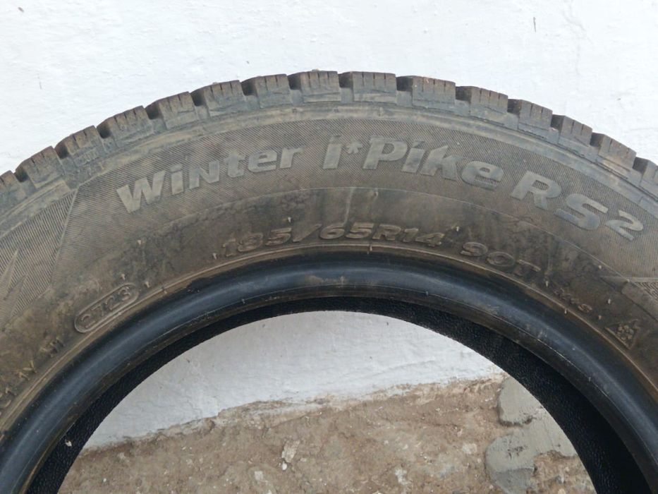 Продам зимнию резину.