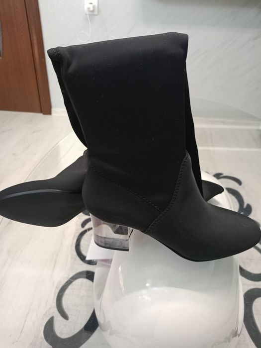 Дамски ботуши със прозрачен ток