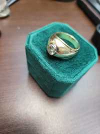 Златен пръстен с диамант (1ct +)