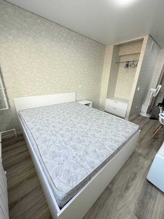 Продается кровать с матрасом