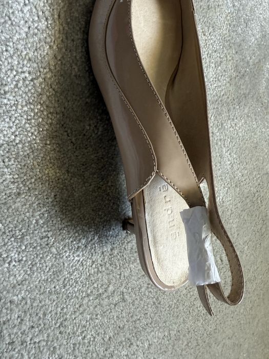 Pantofi noi Andre din piele naturala 36