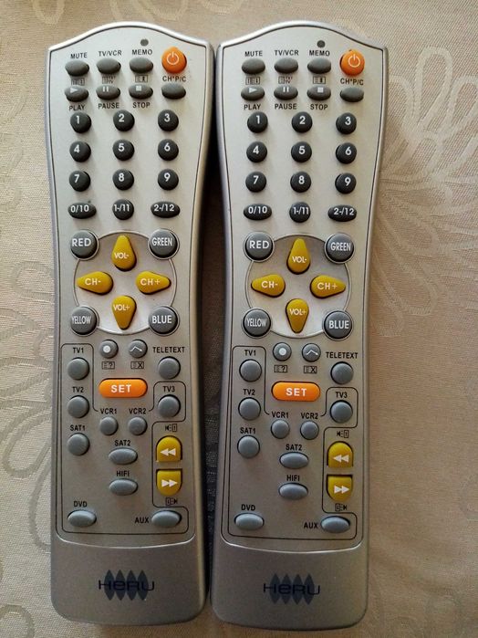 Vand un set de doua telecomenzi universale HERU, 10 in 1