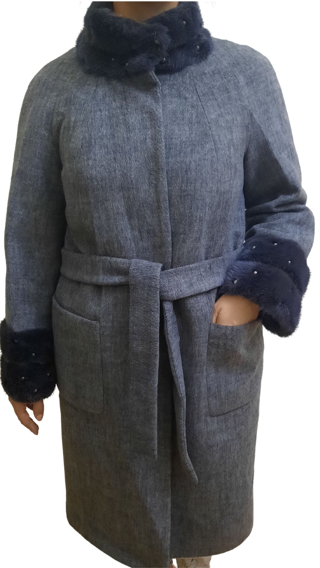 Зимнее пальто с норковым воротником и рукавами