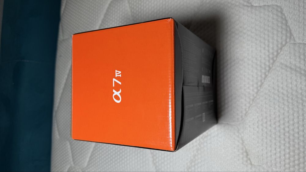 Продам срочно фотоаппарат Sony A7 mark 4 в коробке