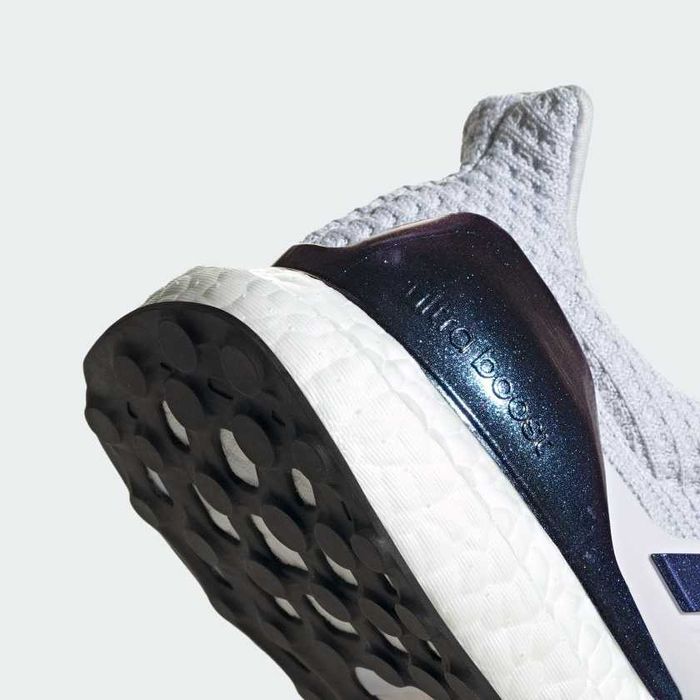 Оригинални дамски маратонки * ADIDAS ULTRABOOST DNA *