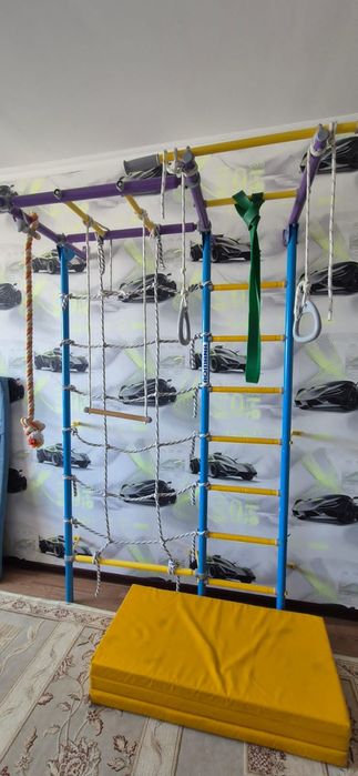 Продам спортивную шкодскую стенку