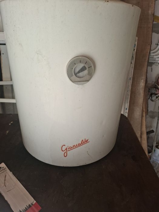 Vând boiler de 50 litri