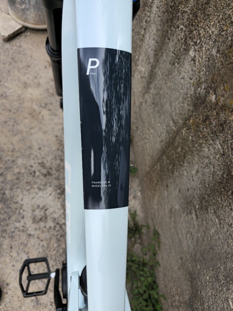 Електрически 29" Cube Stereo Hybrid Pro 140 750 Карбонов