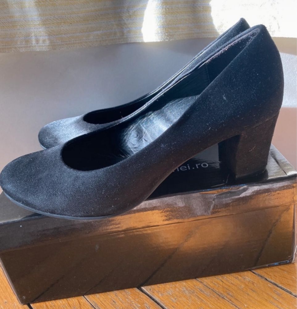 Pantofi cu toc Graceland negri