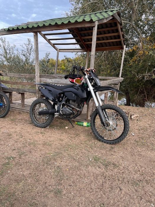 Продам:Zuumav k7,250pr
  Стоит 172 мотор , эндуро в хорошей комплектац