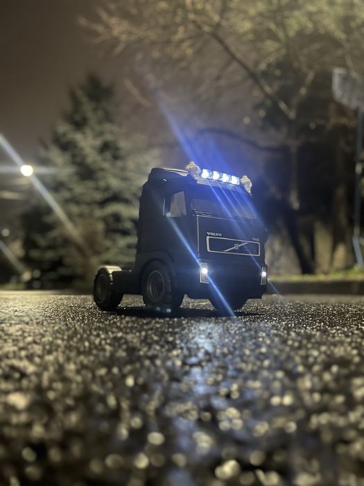 Vand macheta Volvo FH12 modificat.