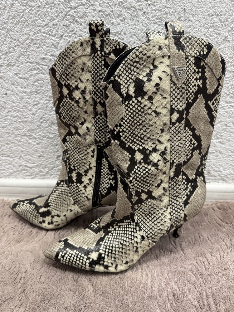 Змийски Боти Guess