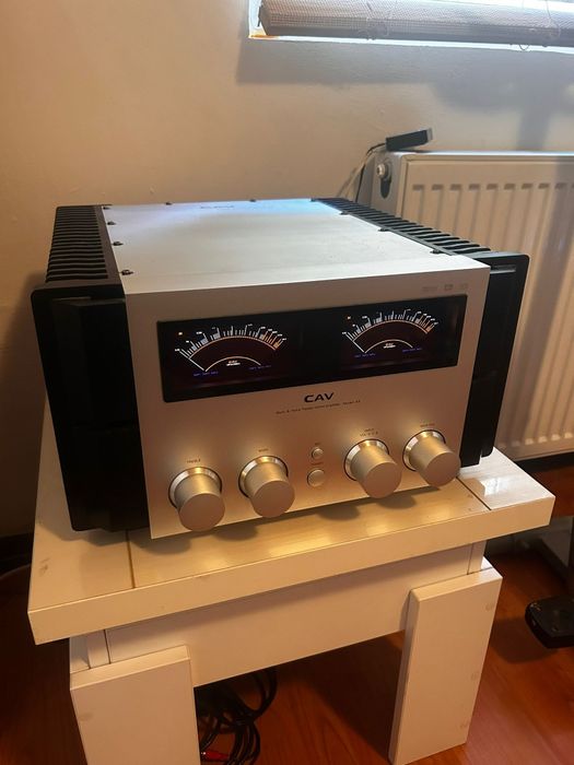 Superb! Amplificator high end CAV A8 monstru apr. 40 kg. Fara oferte!