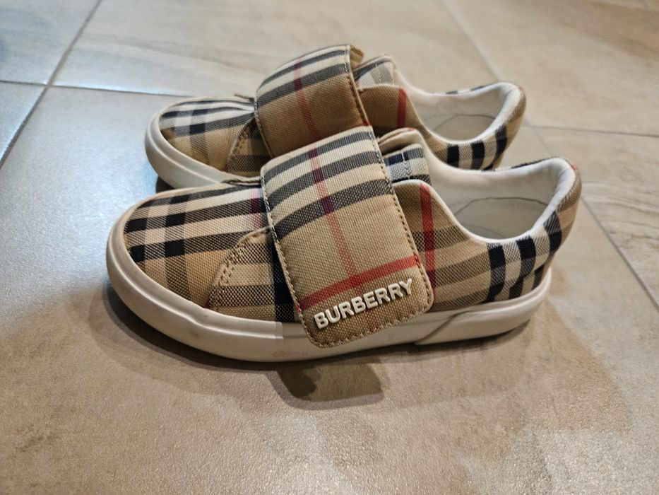 Обувки на Burberry