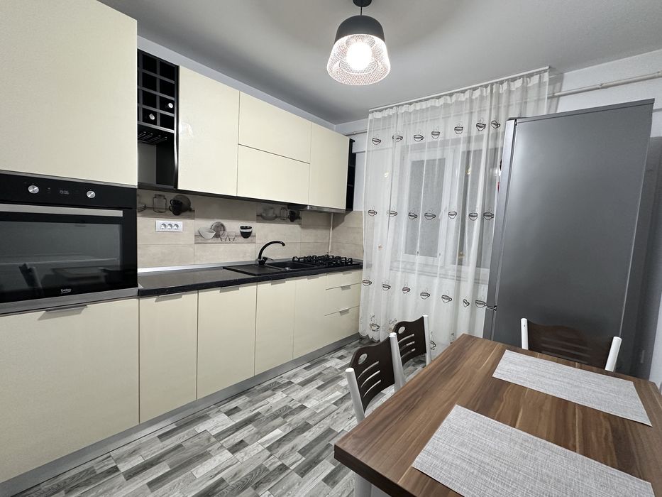 Apartament 3 camere, renovat, mobilat- zona Buium, Scoala 7