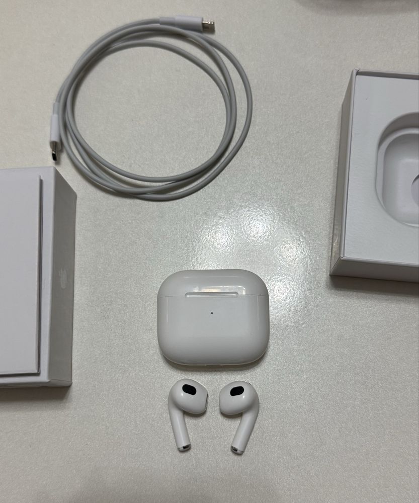 Безжични слушалки Airpods 3