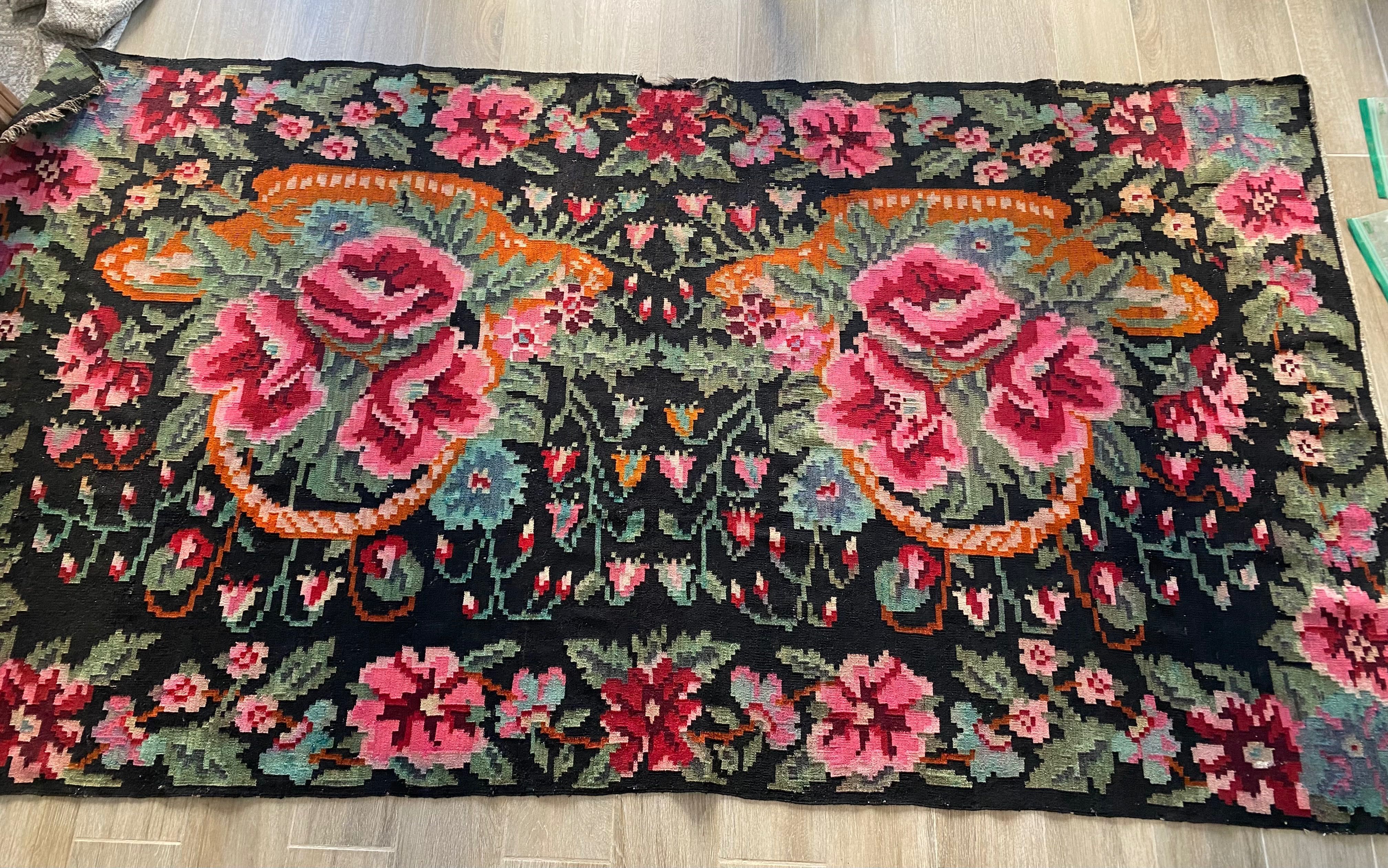 Covor țesut manual din Bucovina – 3m x 1,8m – model floral deosebit