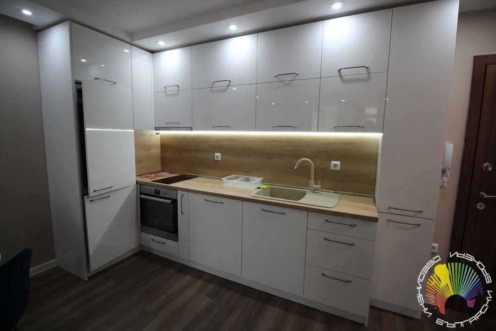 Дава се под наем Двустаен апартамент в Бургас, Славейков - 67 кв.м за 510 € - Снимка #1