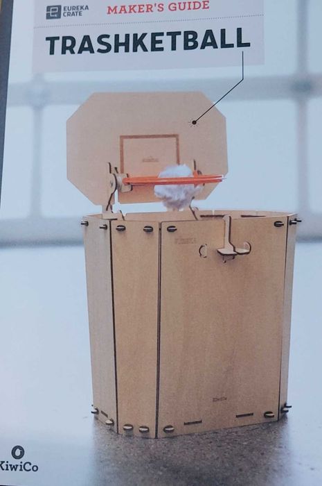 Kiwi Co. Eureкa Crate. Сглобяем кош и поставка за книги