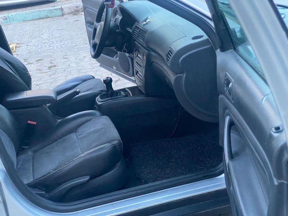 Vând vw passat 2005 model higline 1.9 diesel 131 CP xenon piele