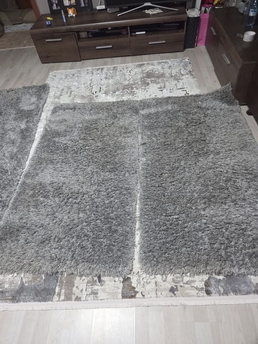 Vand covoare gri pufoase