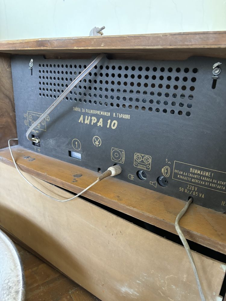 Ретро Радиограмофон Лира 10