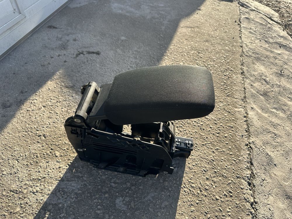 Подлакътник VW Golf 6