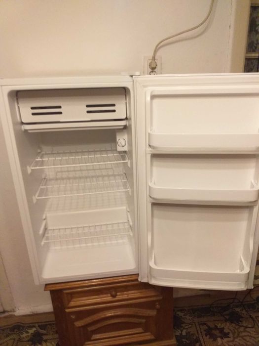 Frigider Vivax NOU , funcționare ireproșabilă, nefolosit , 93 litri